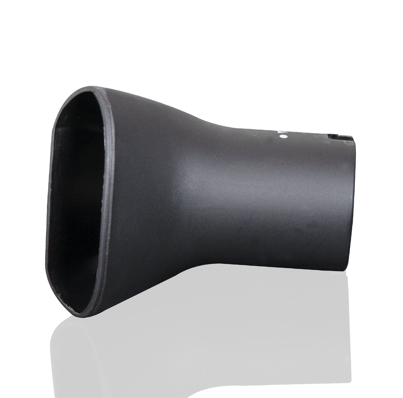 Czarny plastikowy element w kształcie lejka na czarnym tle.