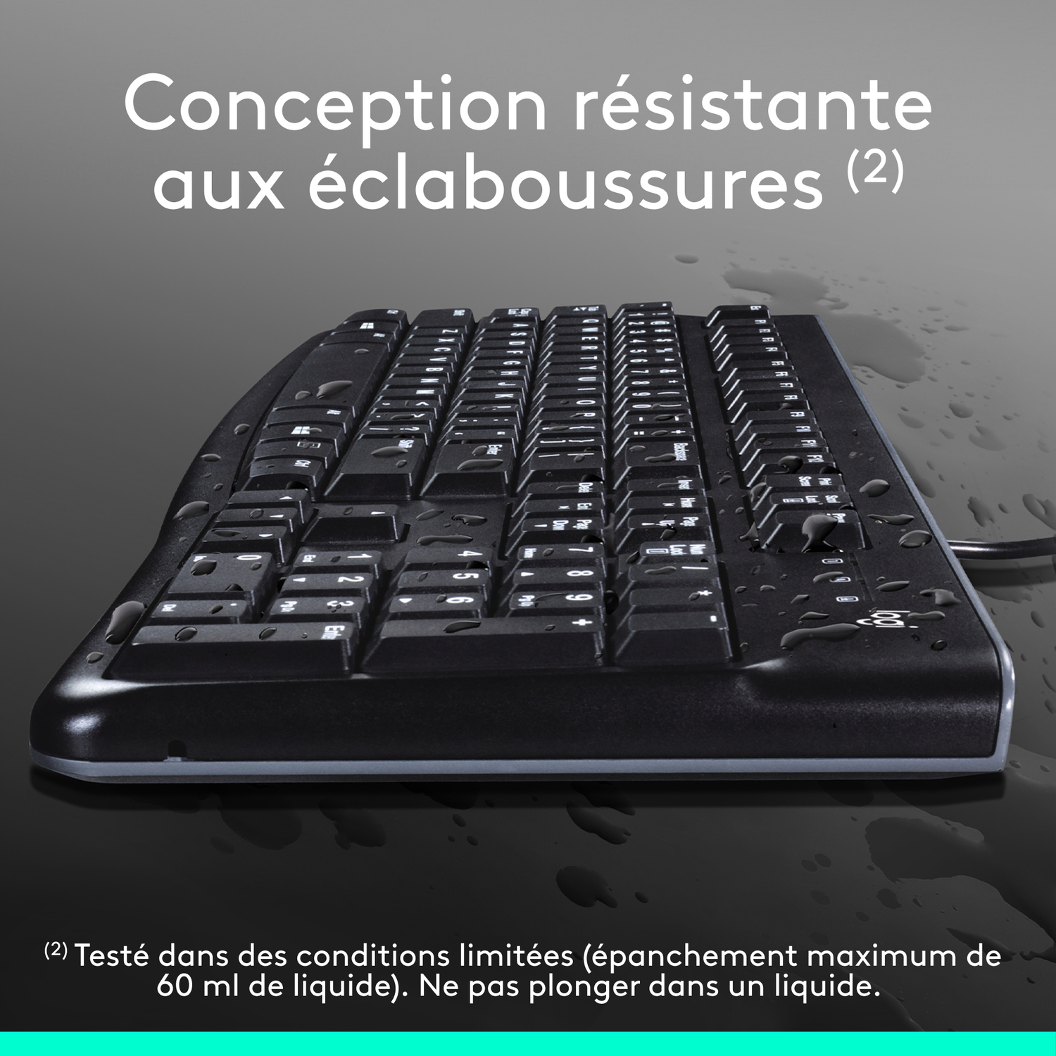 Clavier noir étanche avec des gouttelettes d'eau.