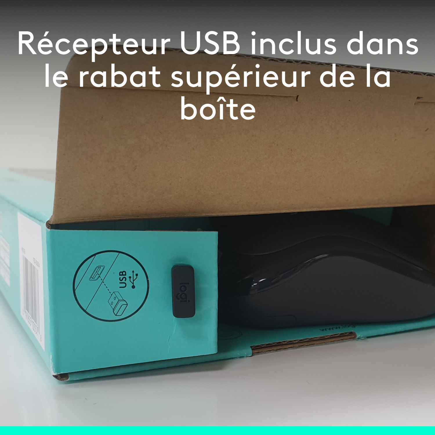 Souris dans la boîte. Le récepteur USB est dans un compartiment.