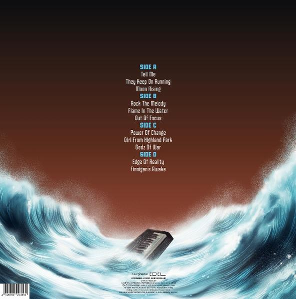 Eine Schallplatte mit Titellisten und Wellendesign. Die Platte ist vor einem braunen und blauen Hintergrund platziert.