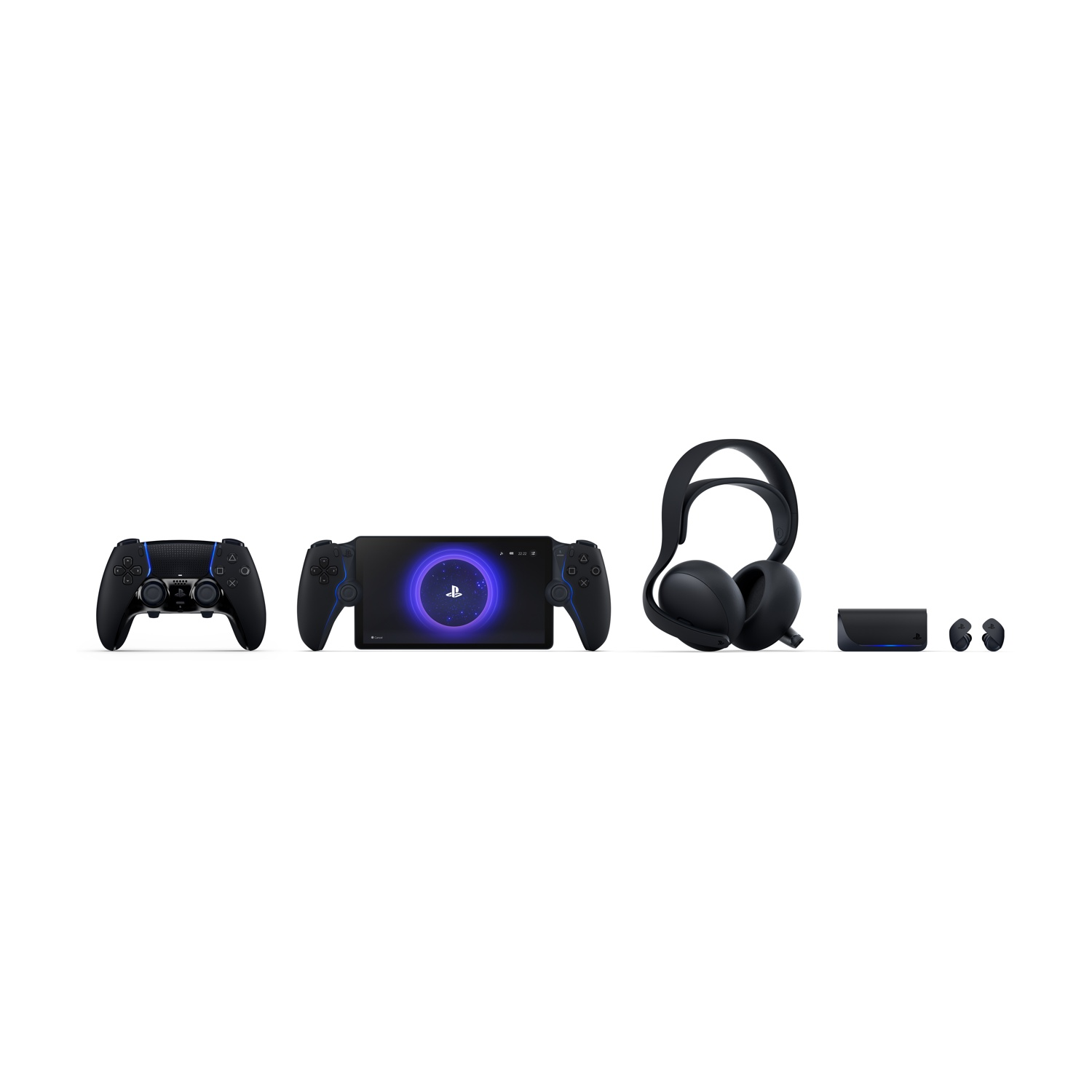 Configurazione di gioco: Controller, console, cuffie, base di ricarica e auricolari, sfondo bianco.