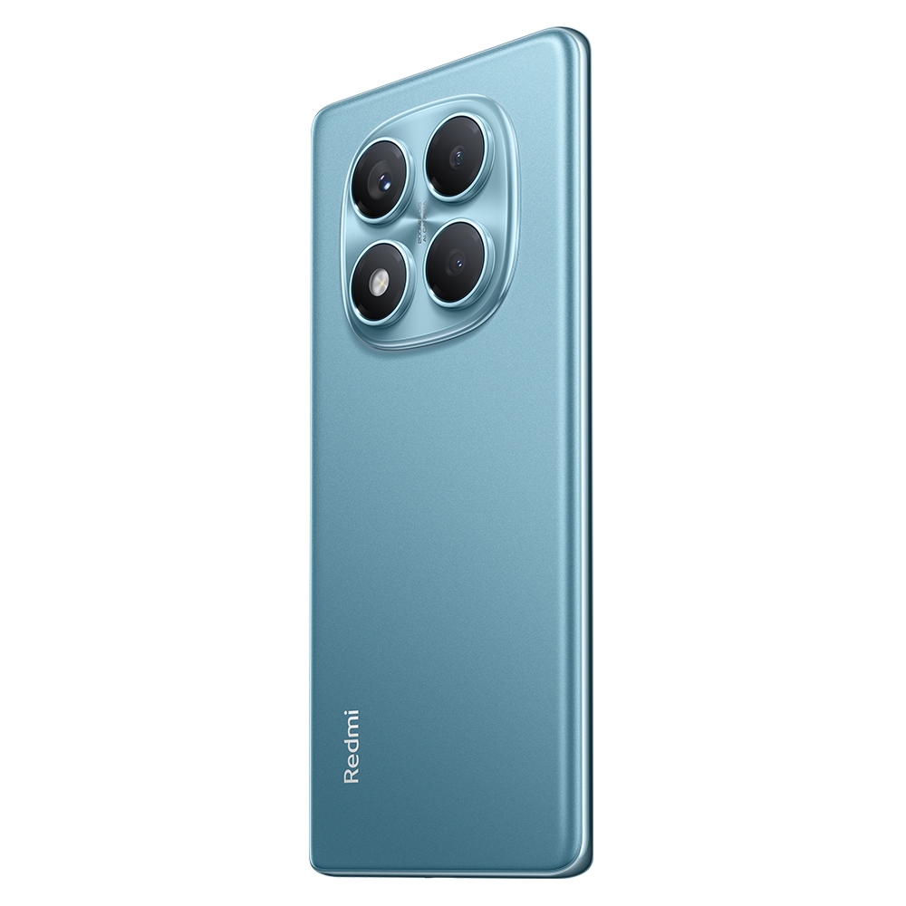 Arkada dört kamerası ve Redmi logosu olan mavi bir akıllı telefon. Açılı görünüm.