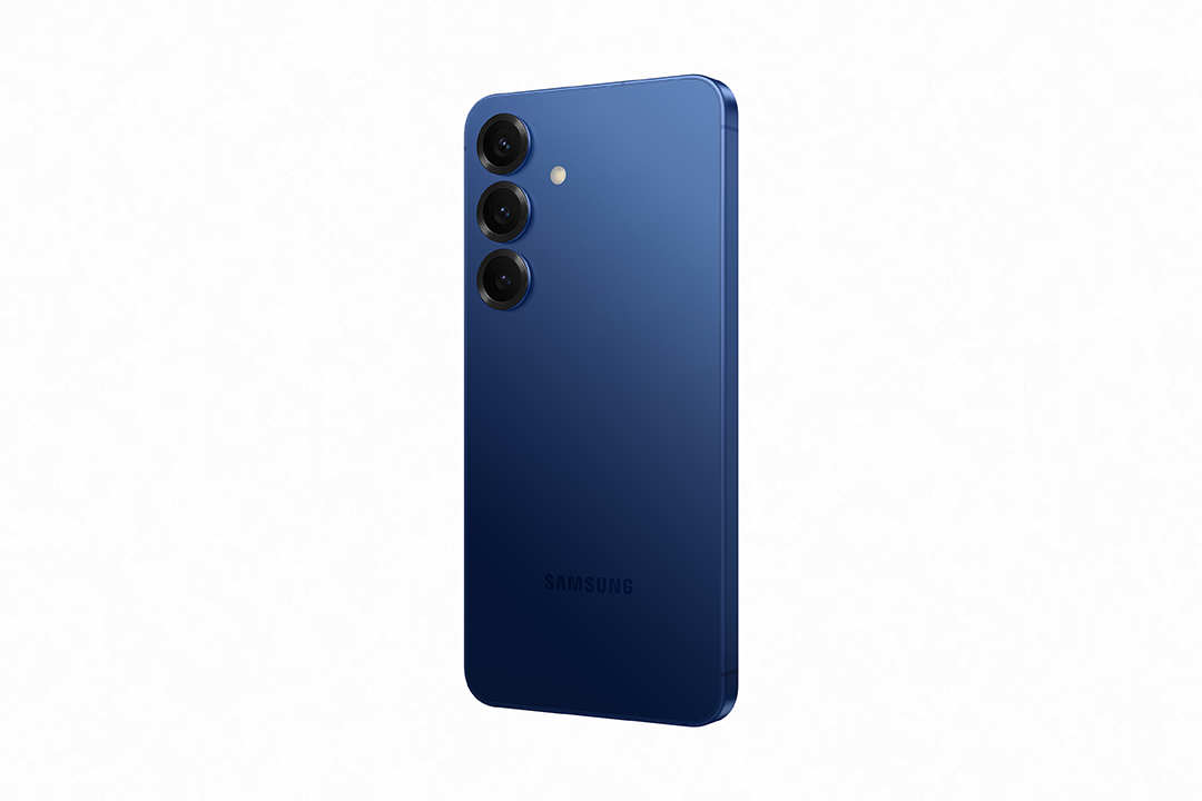 Kék okostelefon, hátulnézet, három kamerával és a Samsung logóval.