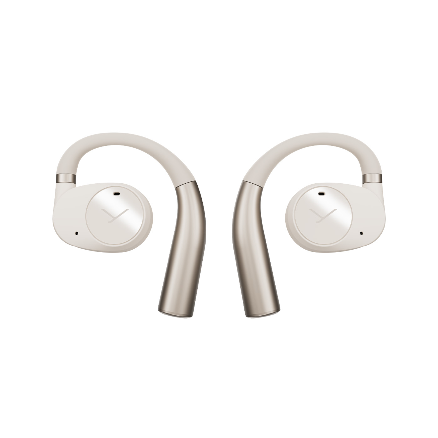 Paire d'écouteurs blancs et argentés. Ils ont un design incurvé unique pour les oreilles.