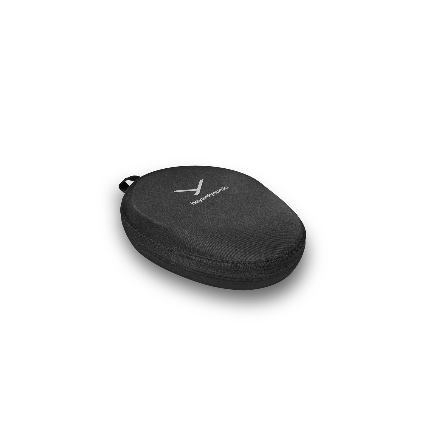 Étui noir pour casque sur une surface blanche. Logo Beyerdynamic imprimé sur l'étui.