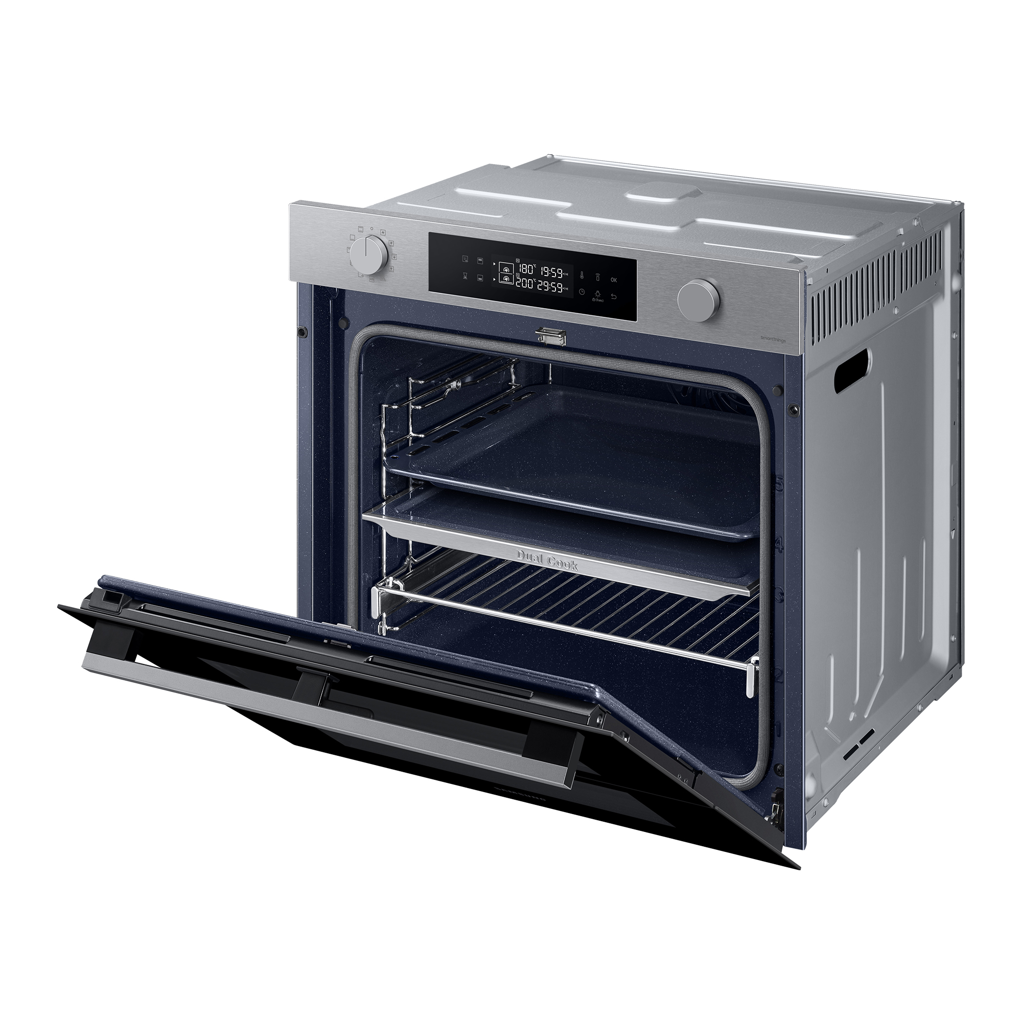 Horno de acero inoxidable con puerta abierta, mostrando rejillas interiores y controles. Pantalla digital muestra ajustes.