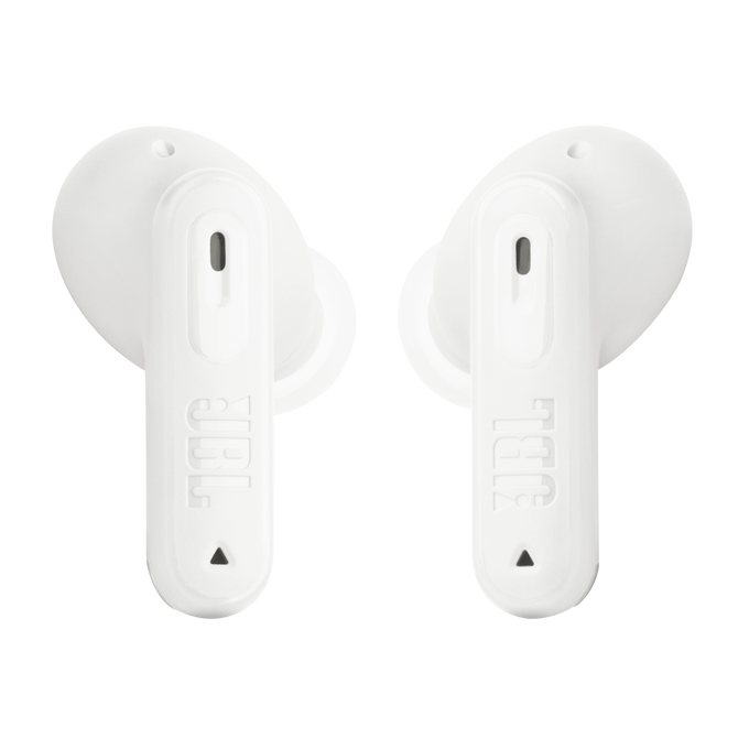 Un par de auriculares inalámbricos JBL blancos, con el nombre de la marca visible en el lado.