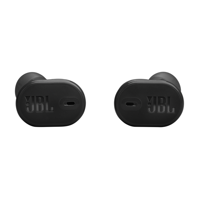 Dos auriculares JBL negros sobre un fondo negro. Los auriculares tienen el logotipo de JBL.