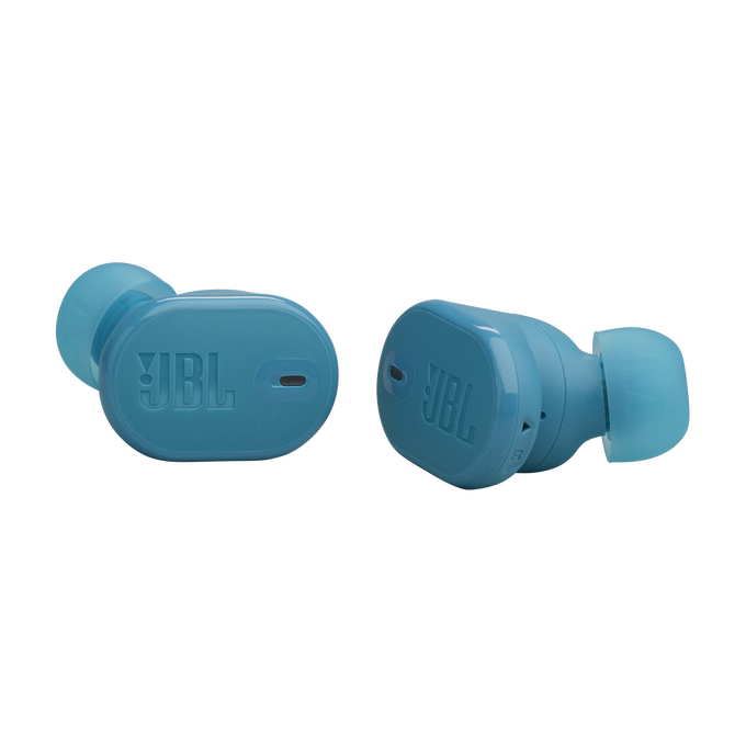 Dos auriculares JBL azules sobre un fondo negro.