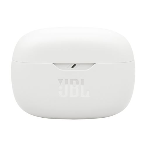 Estuche de carga de auriculares JBL blanco aislado sobre fondo blanco.