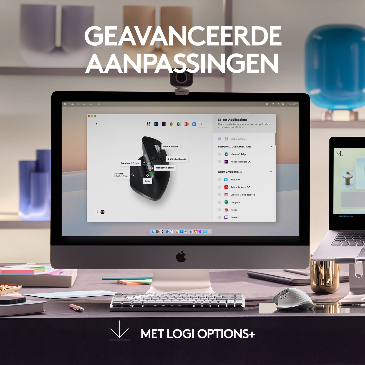 Computer setup with a Logitech mouse and keyboard. Text 'GEAVANCEERDE AANPASSINGEN' on screen.