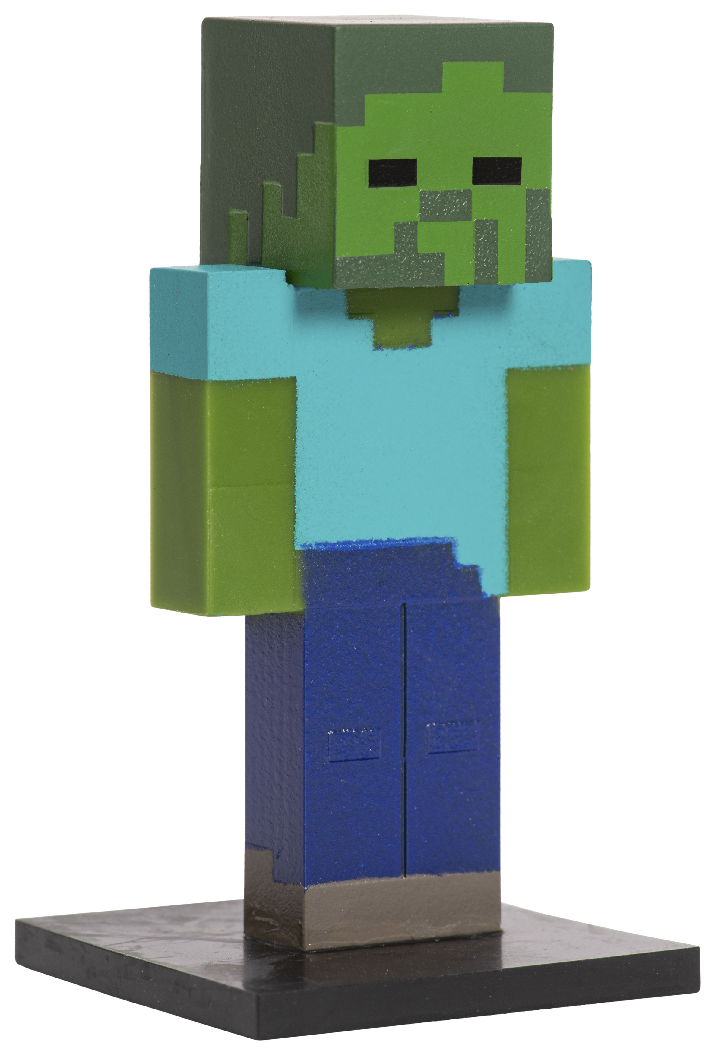 Eine Minecraft-Zombiefigur steht auf einem schwarzen Sockel mit grünen und blauen blockartigen Details.