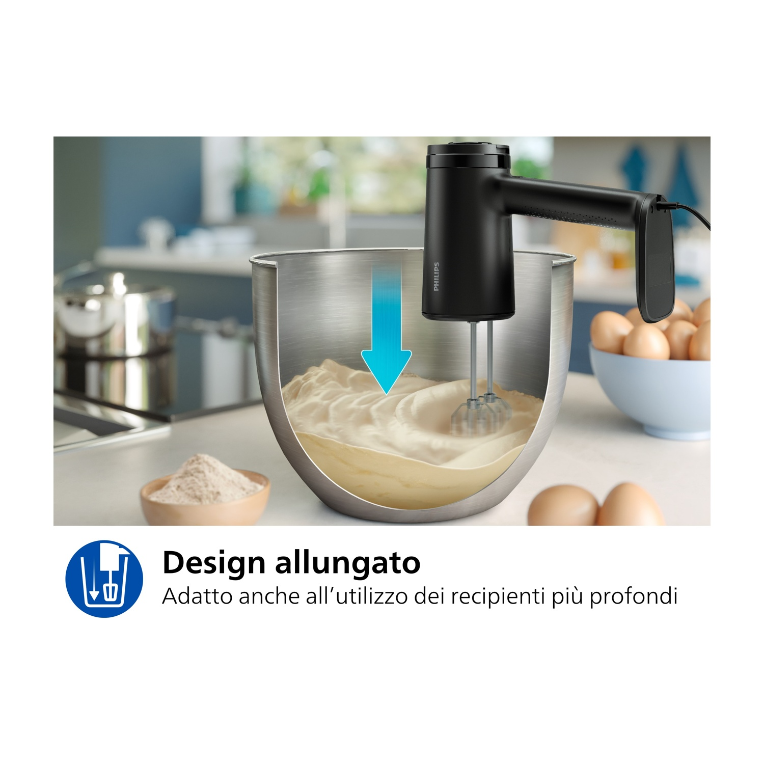Frullatore a immersione Philips nero che mescola ingredienti in una ciotola d'argento.