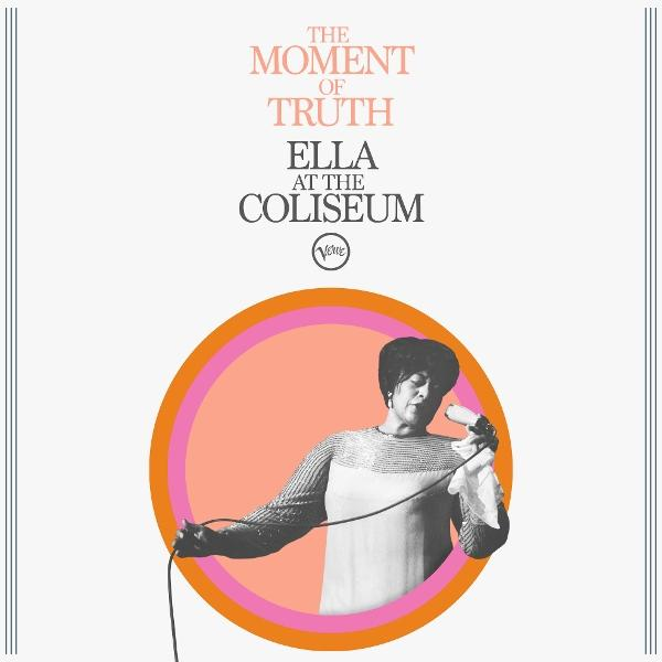 Albumcover mit einer Frau, die ein Mikrofon hält, in einem Kreis: Ella at the Coliseum.