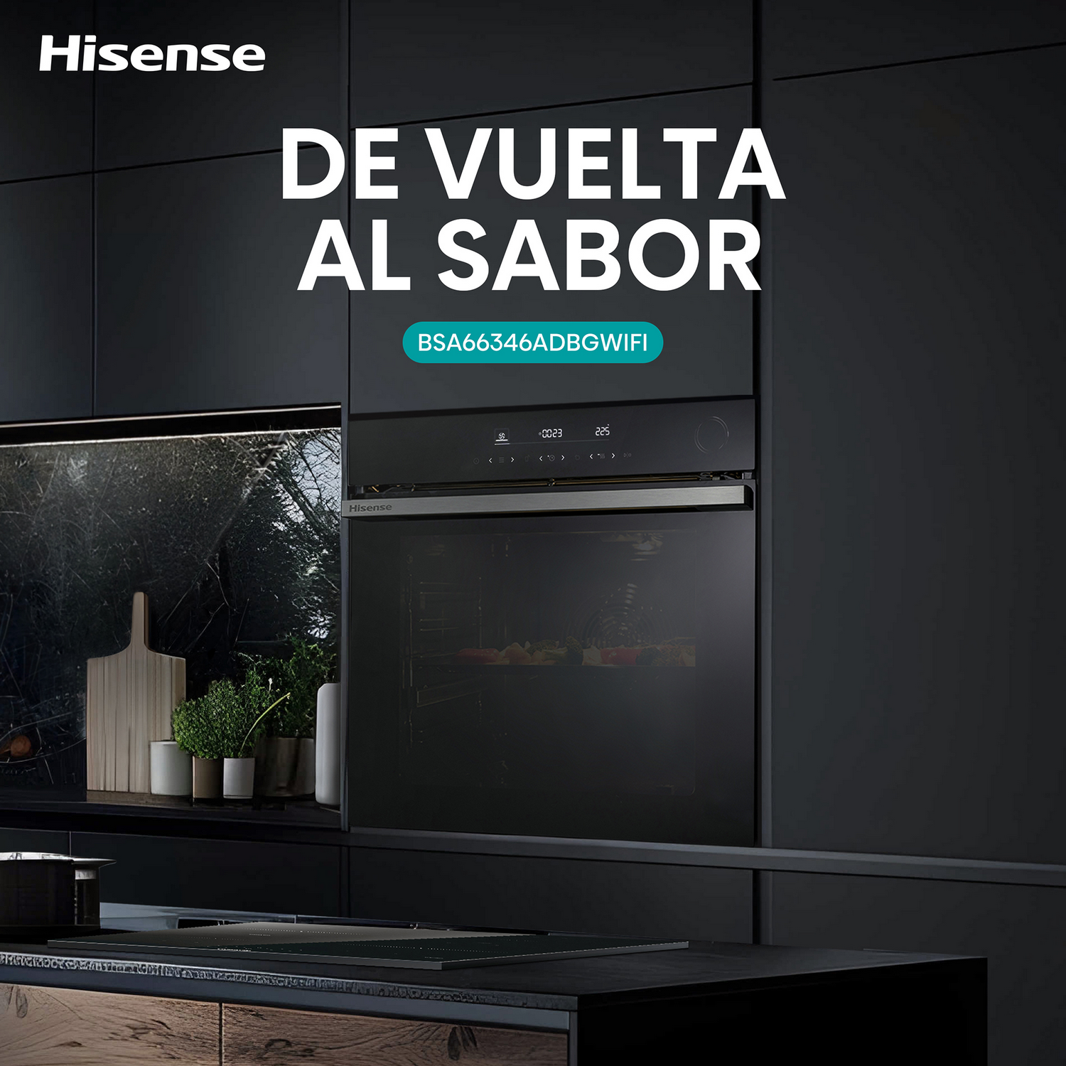 Un horno con el logotipo de la marca Hisense. Texto en español: 'De vuelta al sabor'.