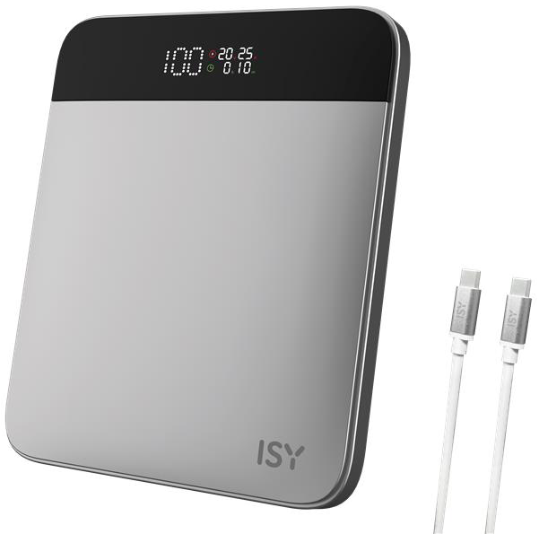Egy ezüst-fekete power bank digitális kijelzővel és két fehér töltőkábellel.