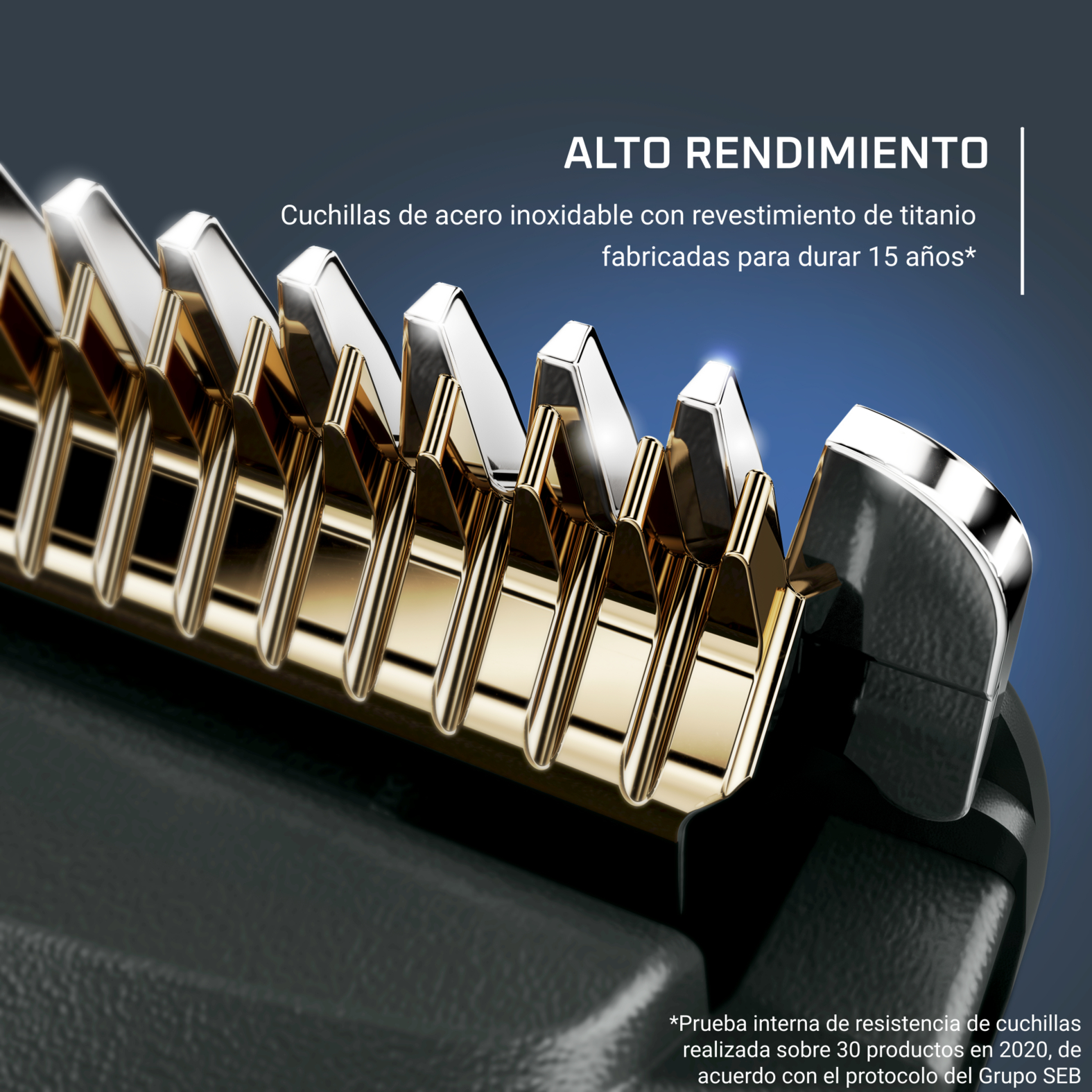 Primer plano de una cuchilla de afeitar plateada y dorada. Texto: 'ALTO RENDIMIENTO'.