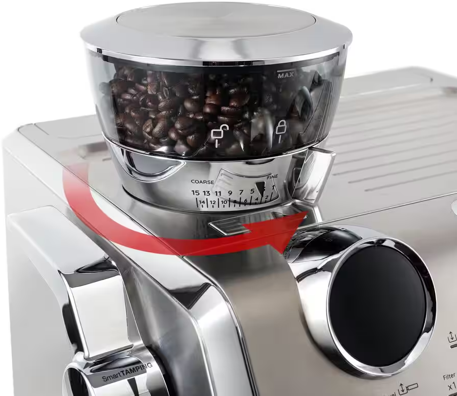 Nahaufnahme einer Kaffeemaschine mit Bohnenbehälter und einem Drehregler für den Mahlgrad.