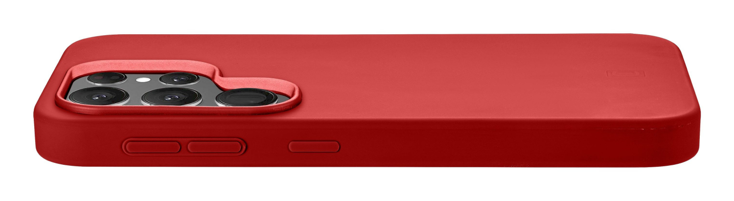 Funda roja para teléfono con protuberancia de cámara y botones laterales visibles.