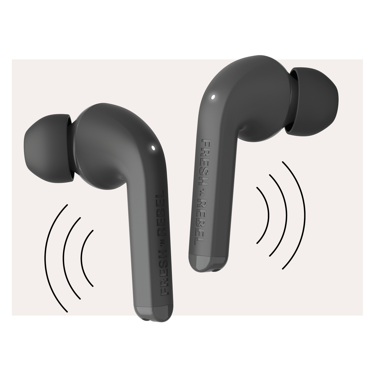 Deux écouteurs noirs avec le nom de la marque et des ondes sonores émanant.