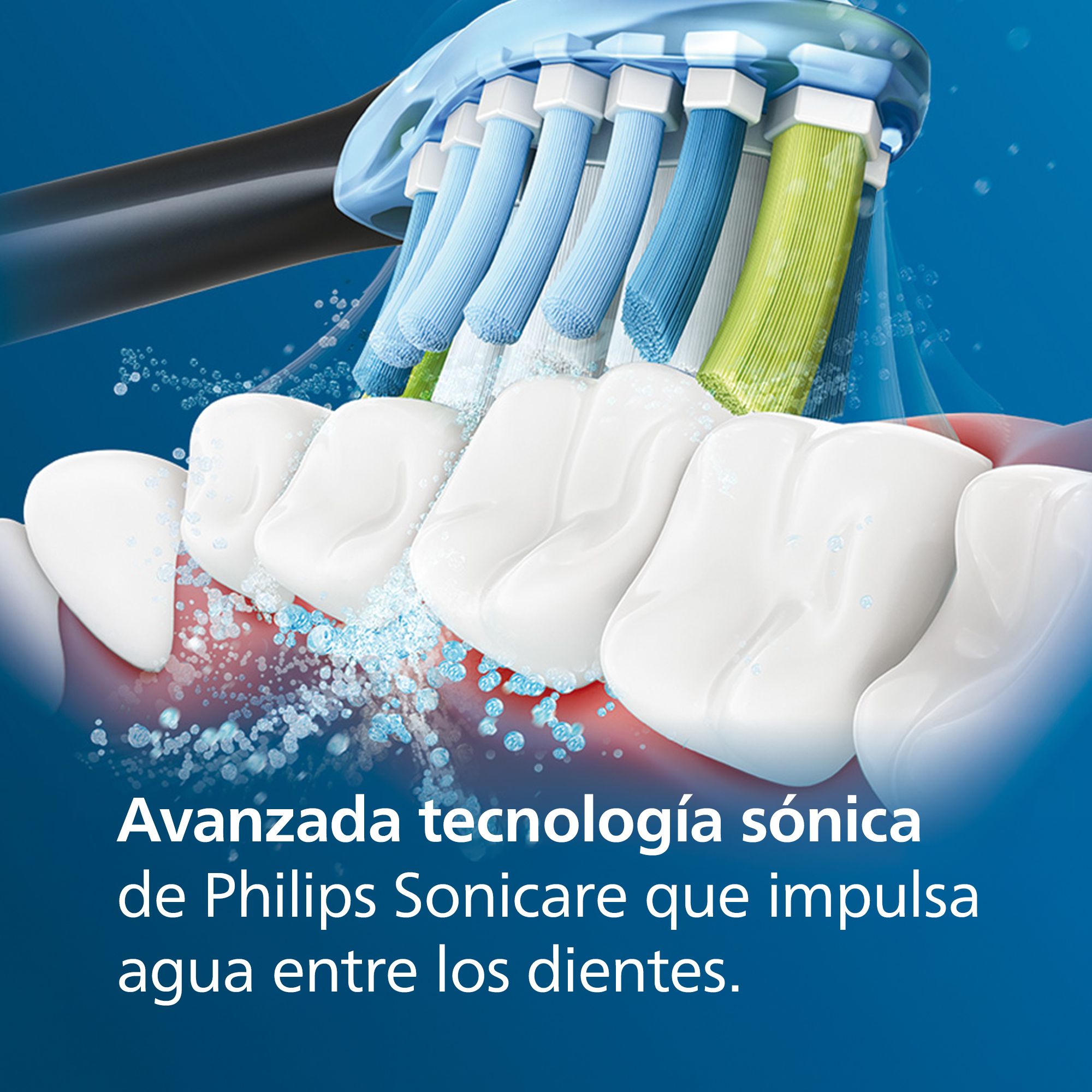 Primer plano de dientes limpiándose con cepillo. El agua está rociando.