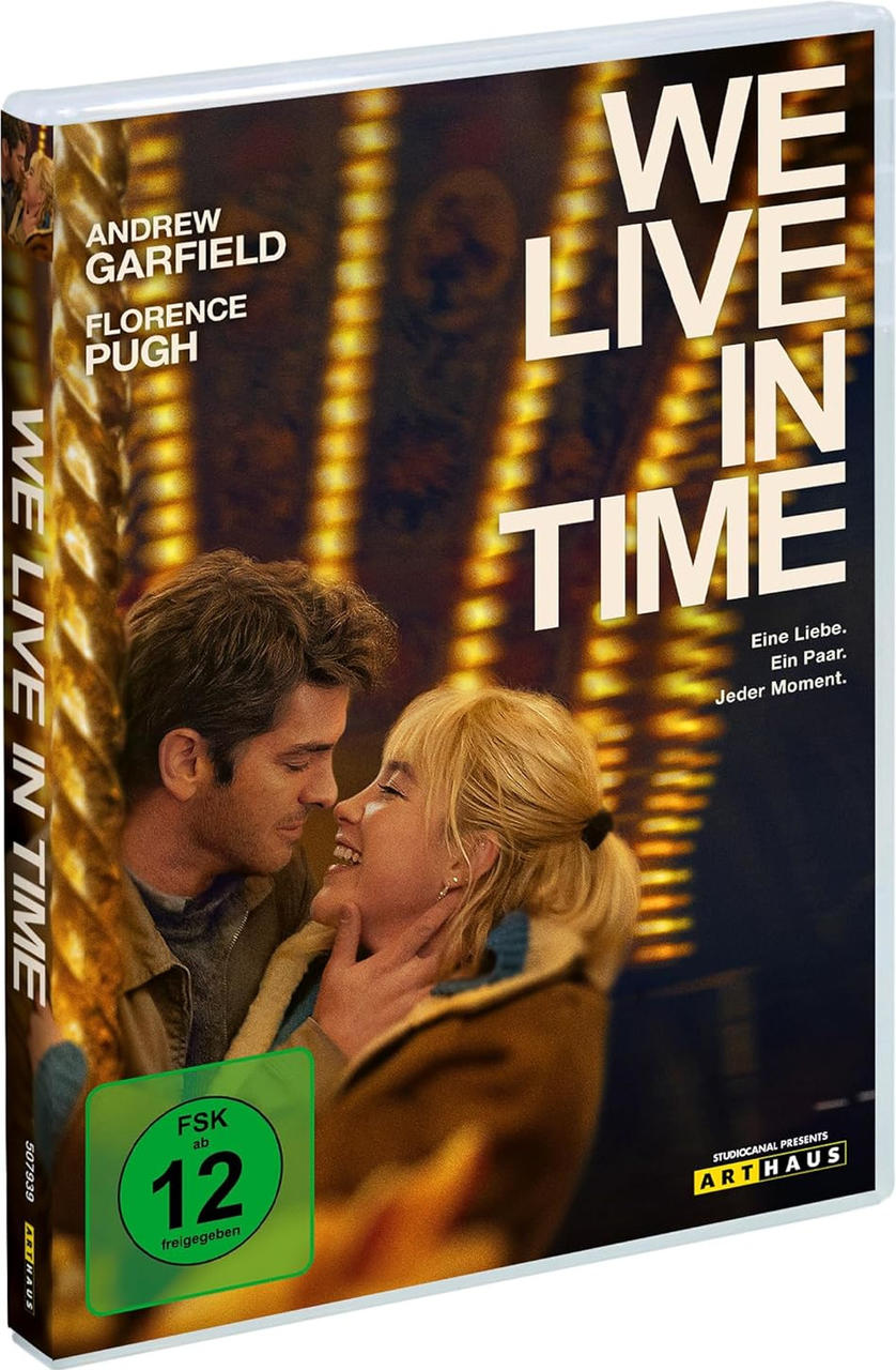 DVD-Hülle von 'We Live in Time', Nahaufnahme eines Paares.