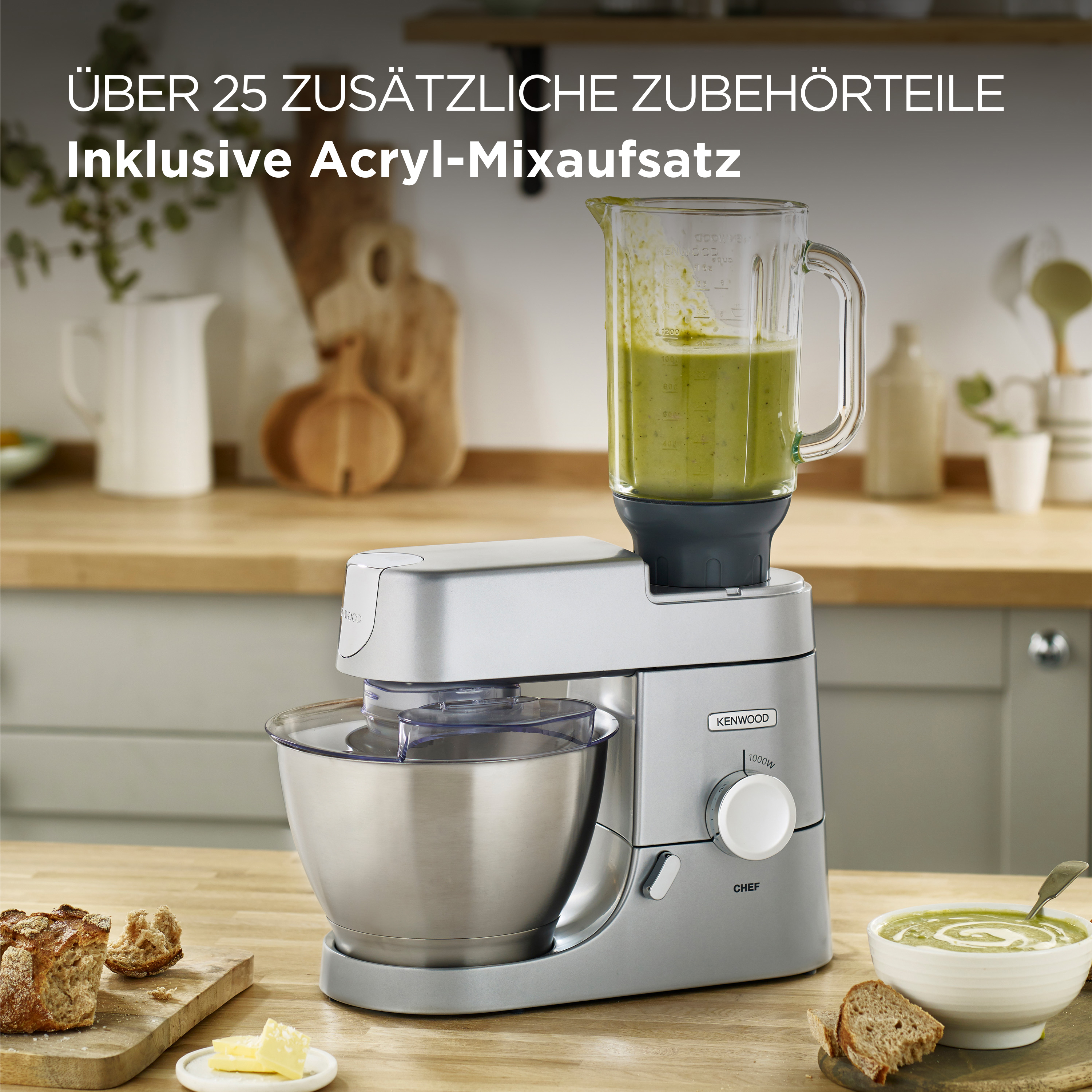 Küchenmaschine mit Mixer und Schüssel, Zutaten und Text auf der Theke.