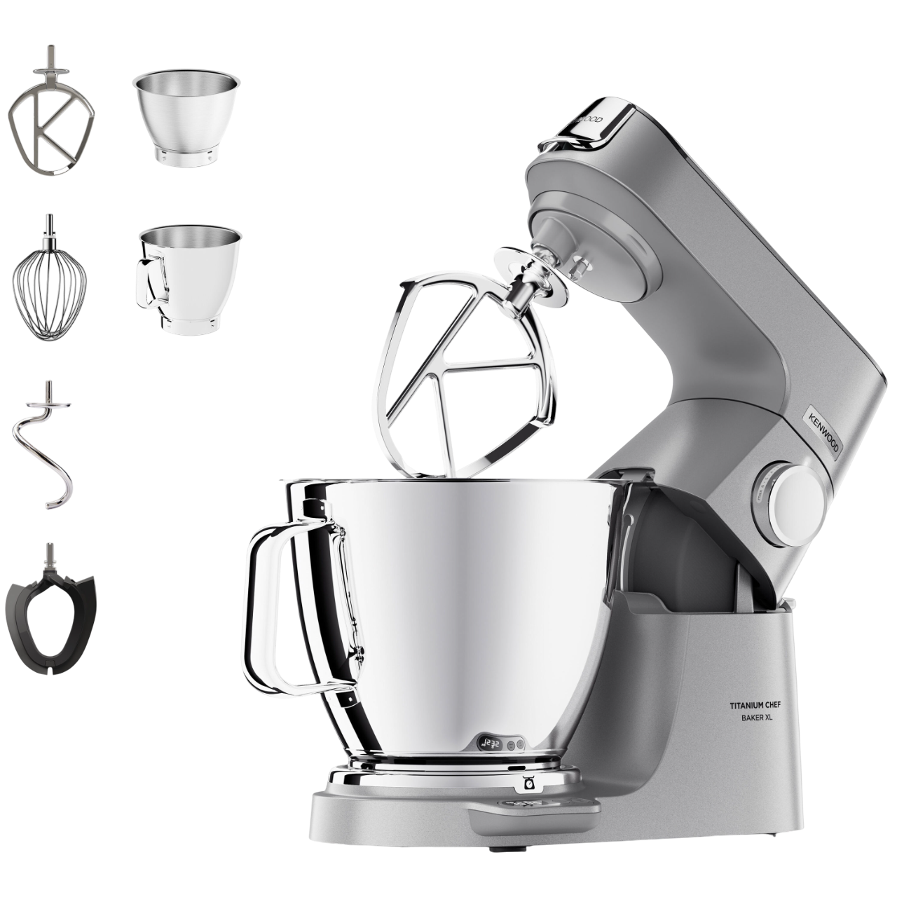 Silberner Küchenmixer mit Aufsätzen. Schüsseln und Aufsätze links. Schwarzer Hintergrund.