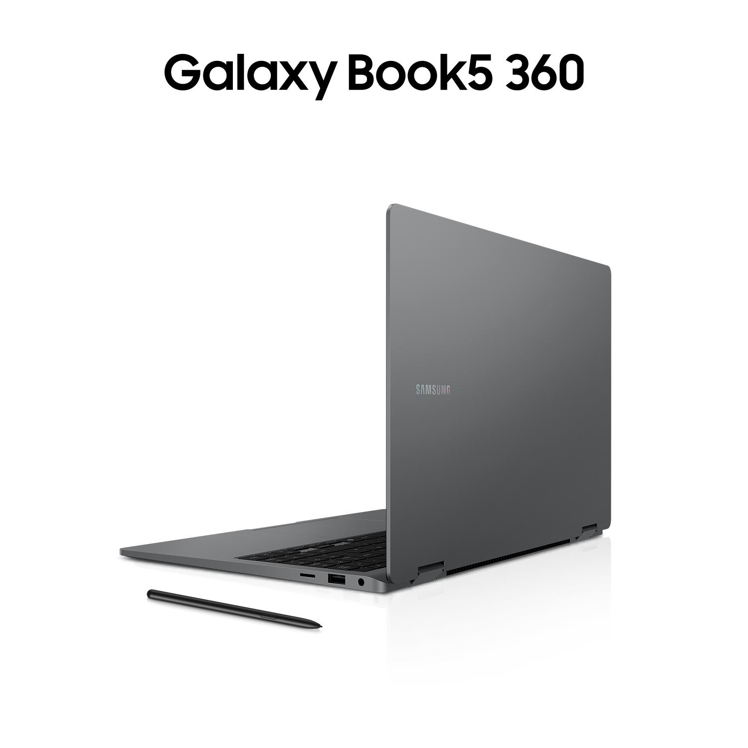 Grauer Laptop, teilweise geöffnet, mit einem Stift. Der Markenname "Galaxy Book5 360" steht oben.
