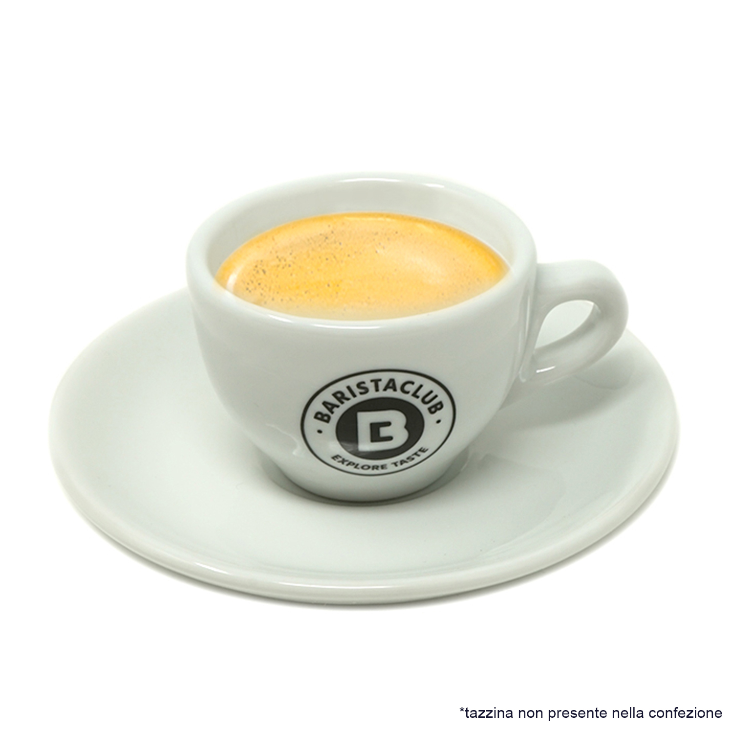 Tazza da caffè bianca con logo 'BaristaClub' su piattino, piena di caffè.