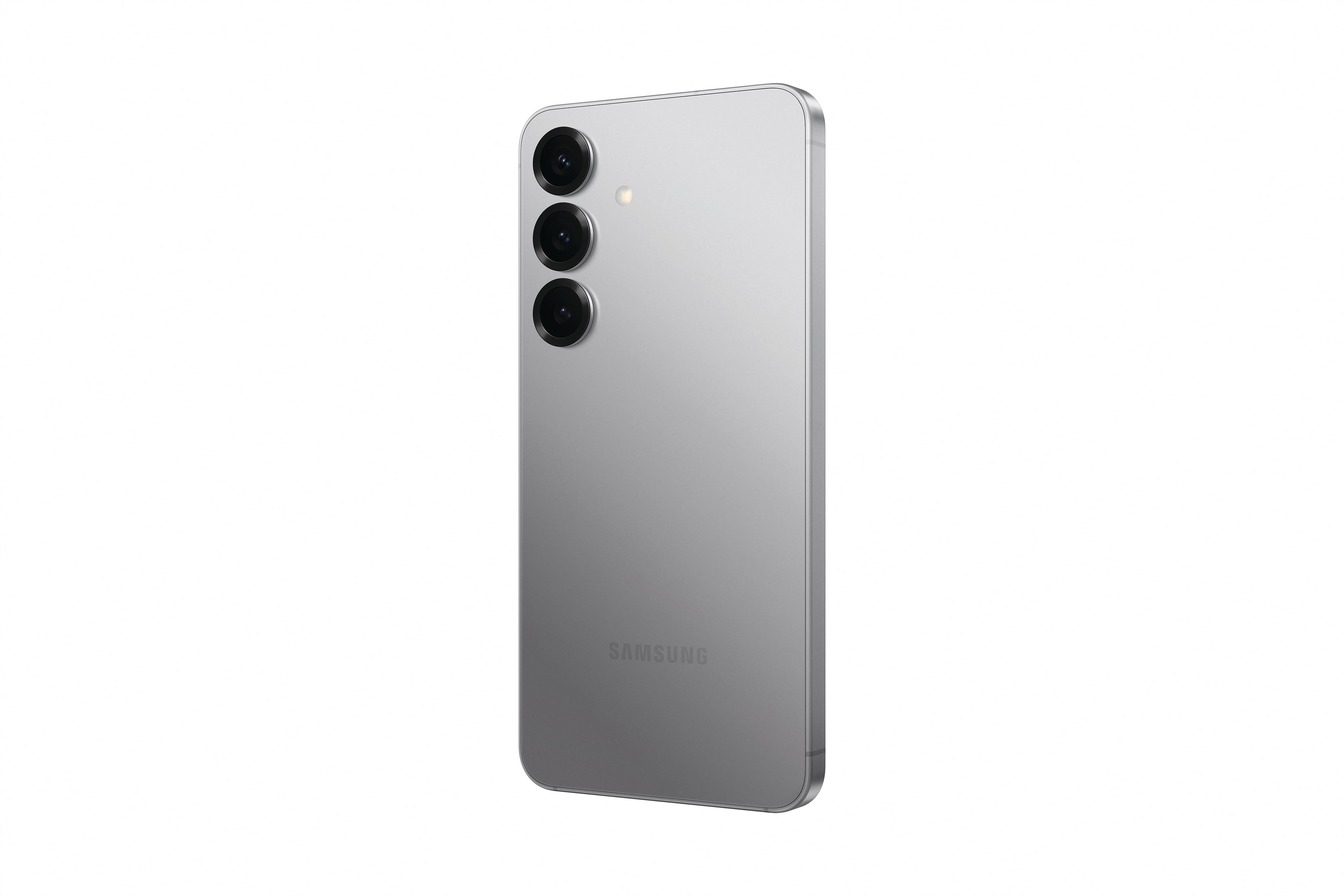 Silbernes Samsung-Handy-Rückseite. Verfügt über drei Kameras, einen Blitz und das Samsung-Logo.