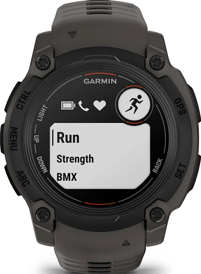 Smartwatch Garmin con cassa nera e schermo che mostra le opzioni di allenamento: corsa, forza e BMX.