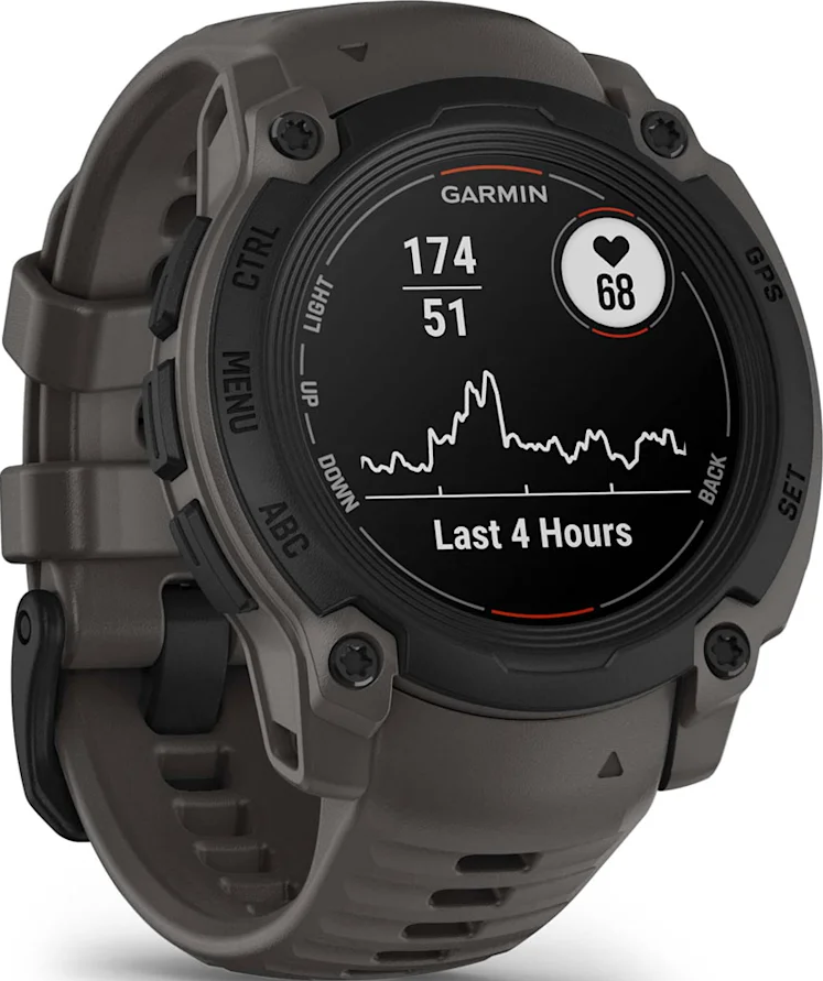 Smartwatch Garmin con frequenza cardiaca e statistiche sullo schermo. Cinturino grigio scuro, lunetta nera.