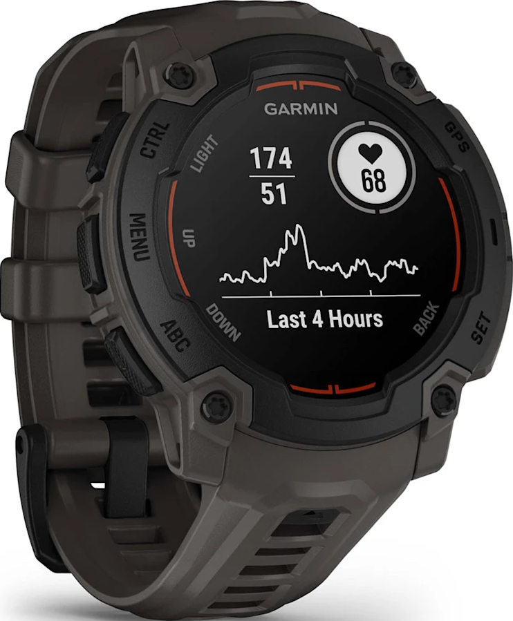 Montre connectée Garmin avec fréquence cardiaque et statistiques sur écran noir.