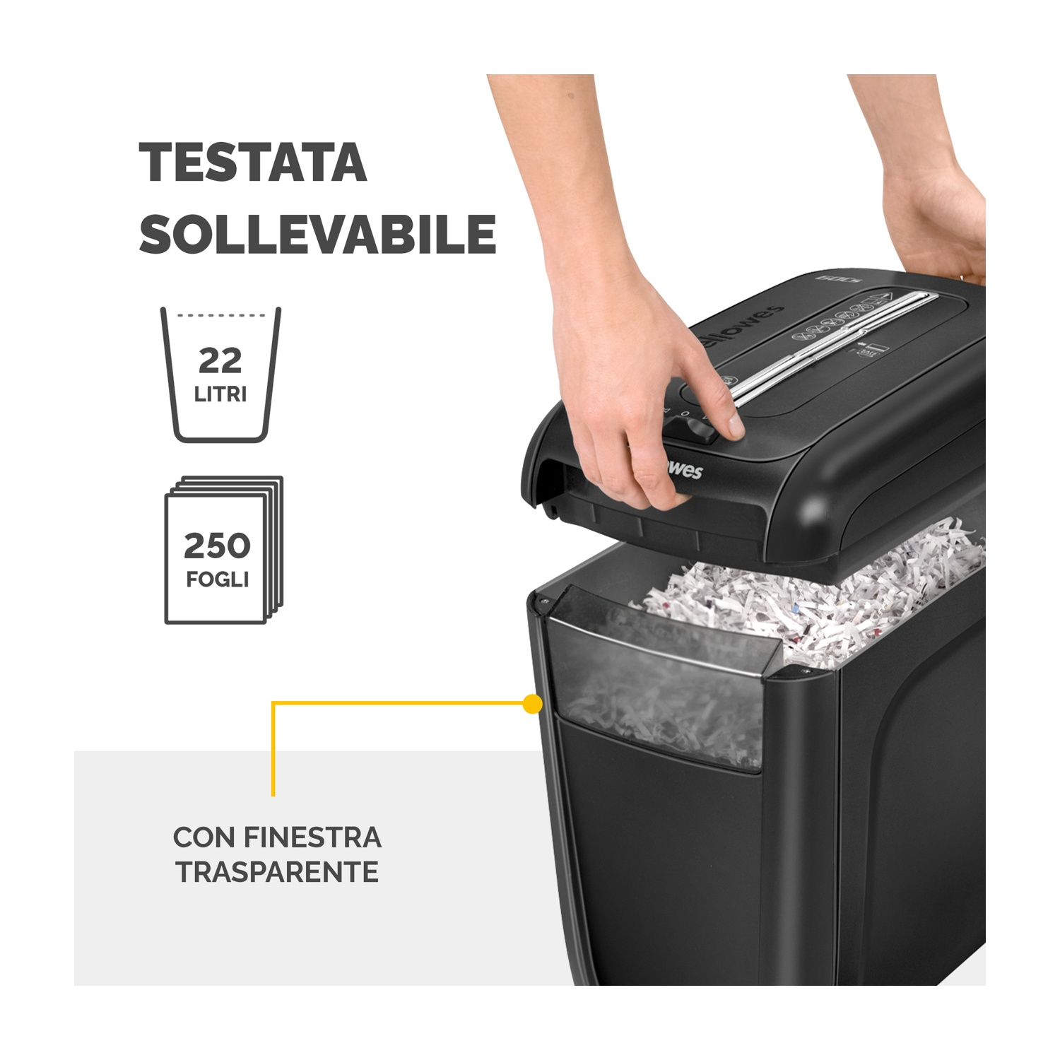 Persona solleva la parte superiore di un distruggidocumenti nero. Testo e icone con specifiche a lato.