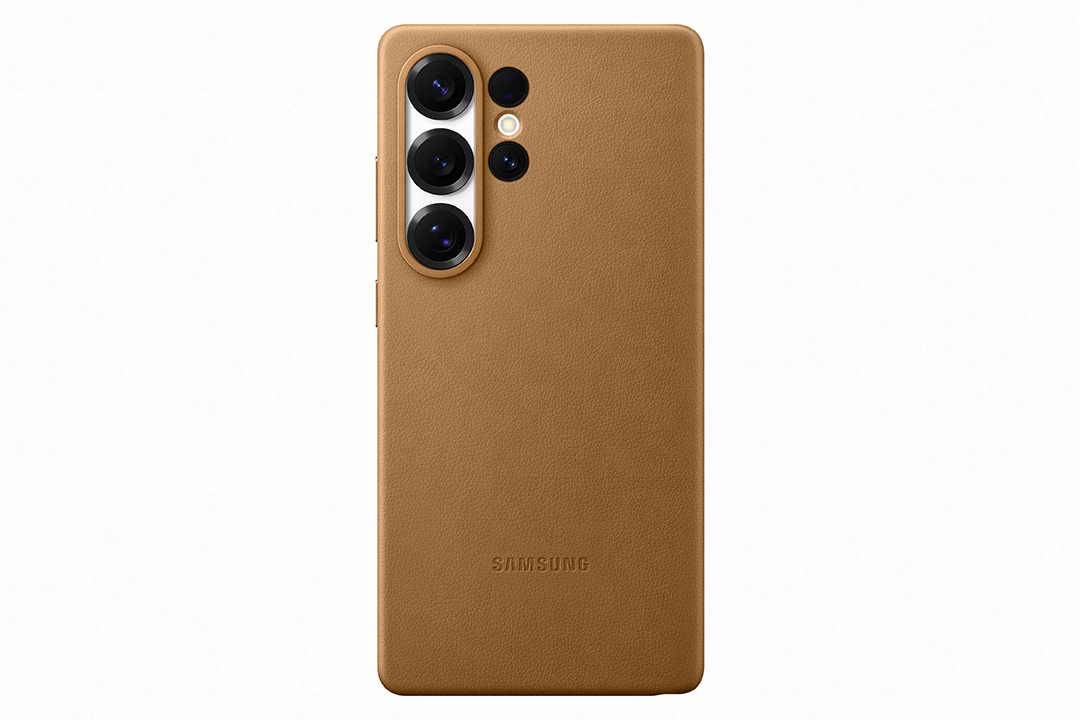 Egy barna telefontok három kamerával és egy Samsung logóval alul.
