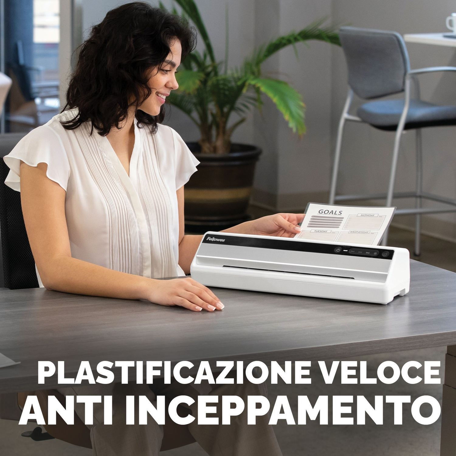 Etichetta energetica per un forno CANDY, mostra efficienza e dettagli.