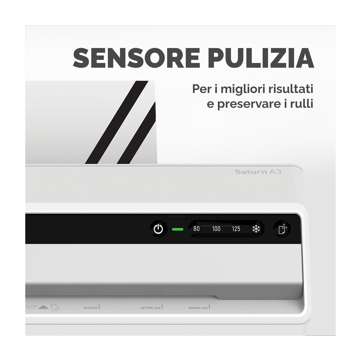 Plastificatrice bianca con pannello di controllo e testo 'SENSOR PULIZIA'. Sfondo bianco.