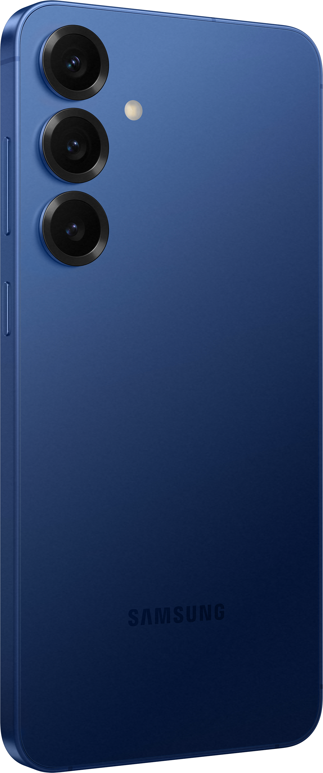 Ein blaues Samsung-Telefon mit dreifachen Kameras auf der Rückseite, isoliert auf Weiß.