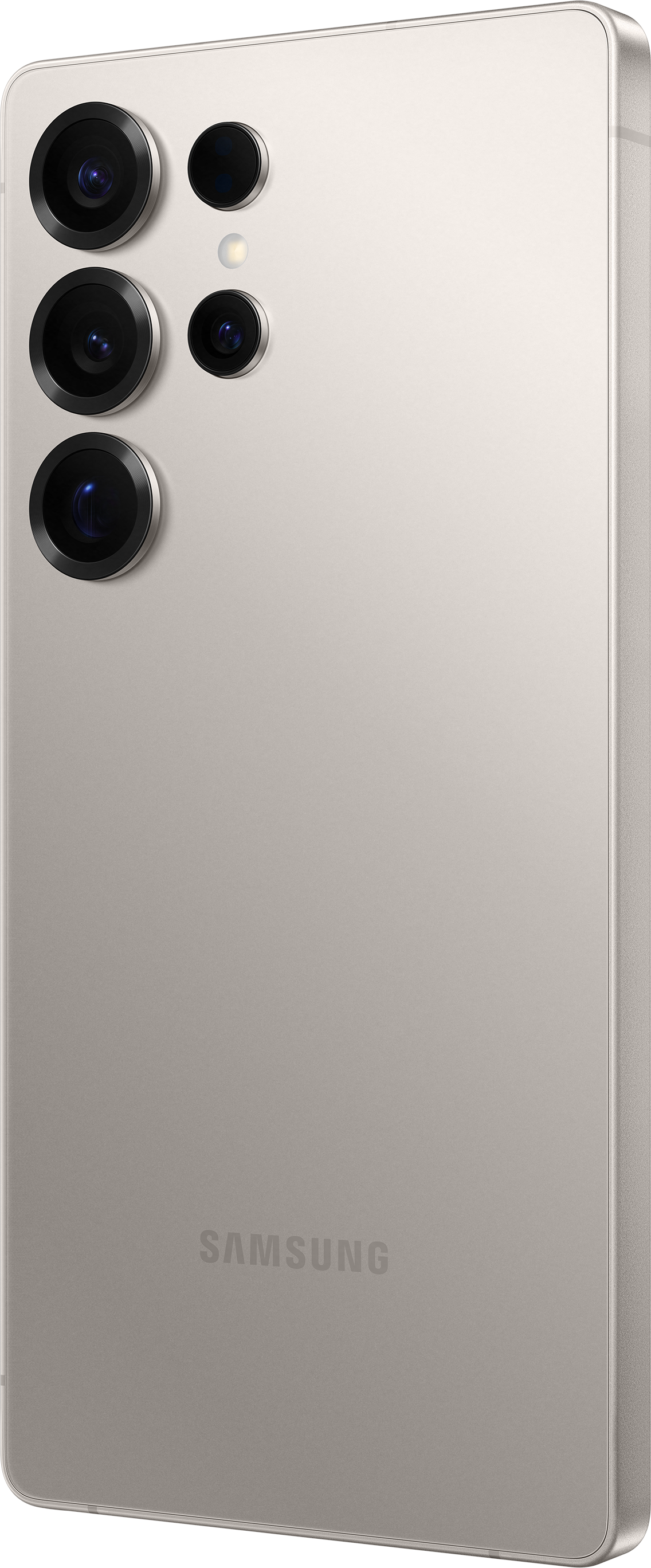 Uno smartphone argentato con tre fotocamere posteriori, leggermente angolato. Il logo SAMSUNG in basso.