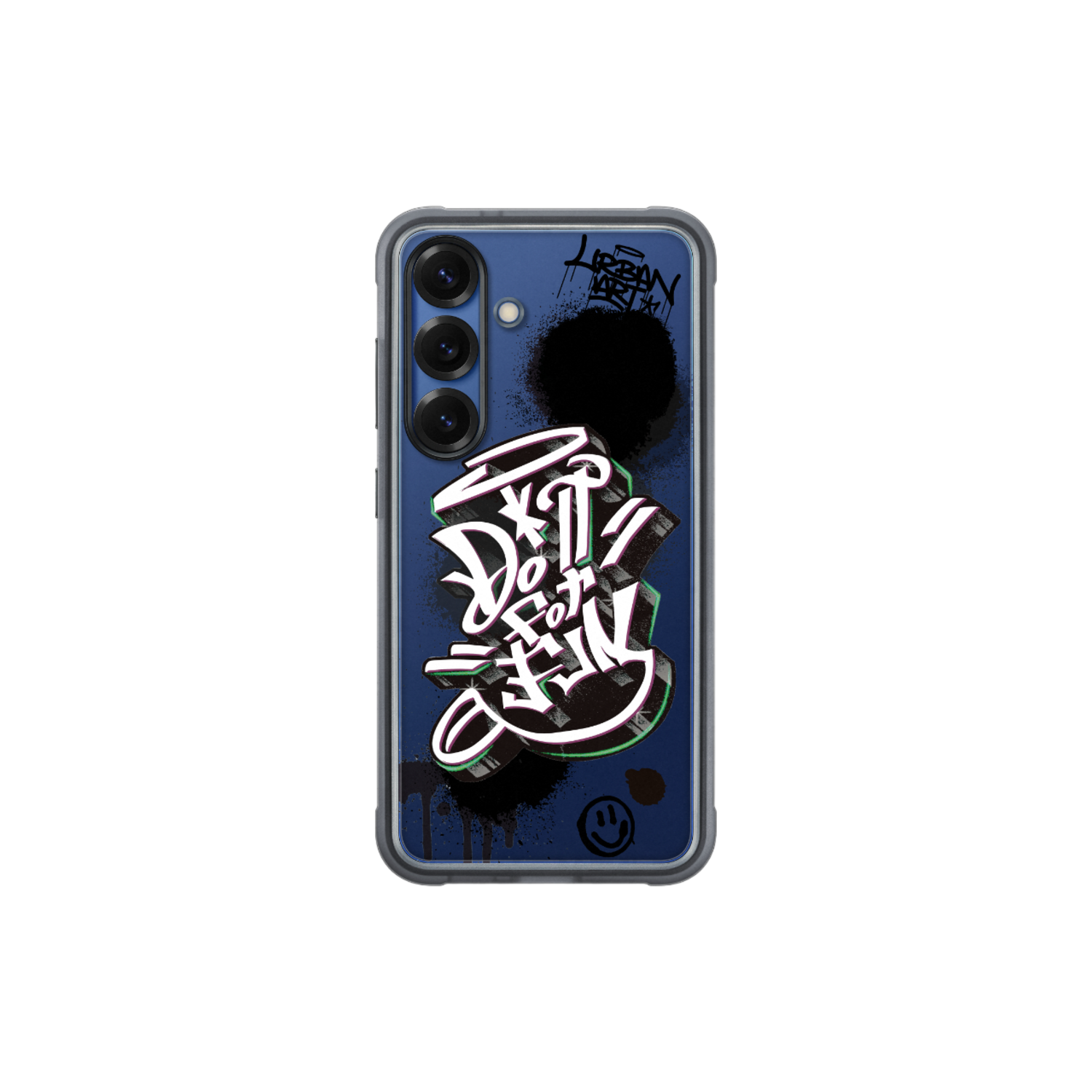 Blauwe telefoonhoes met graffiti. Witte en zwarte graffiti op de hoes. De hoes staat op een zwarte achtergrond.