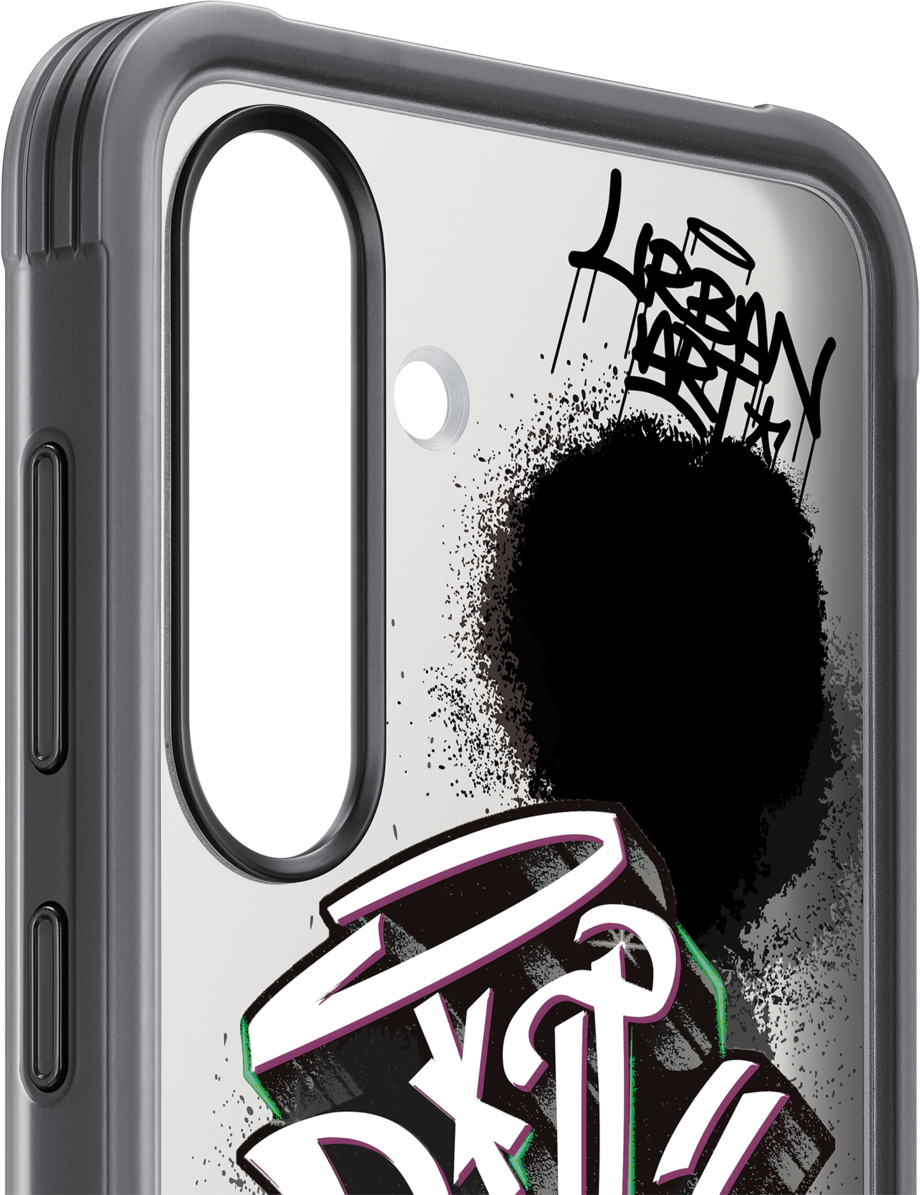 Custodia per smartphone con arte graffiti. Primo piano, sfondo bianco, vernice spray nera.