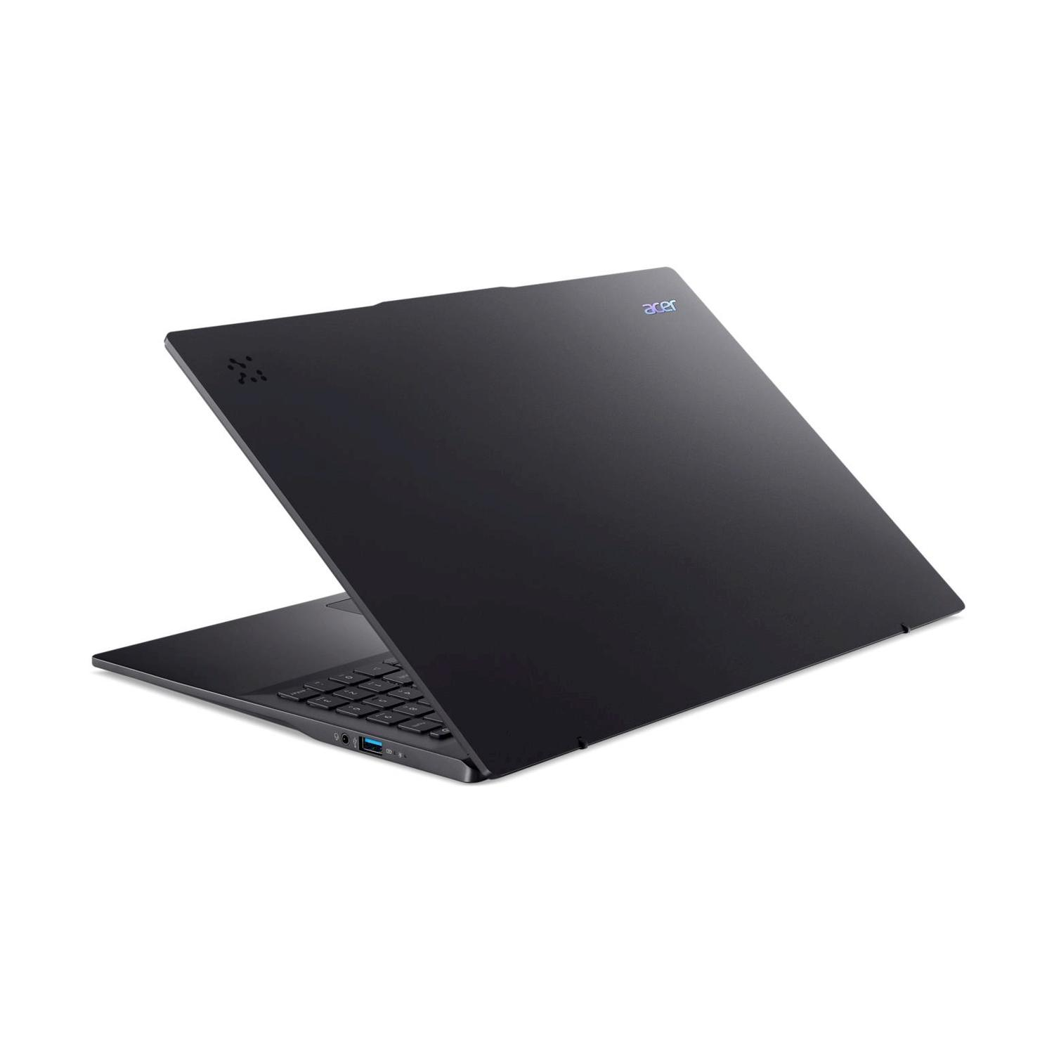 Laptop nero. Logo Acer in alto. Sfondo bianco.