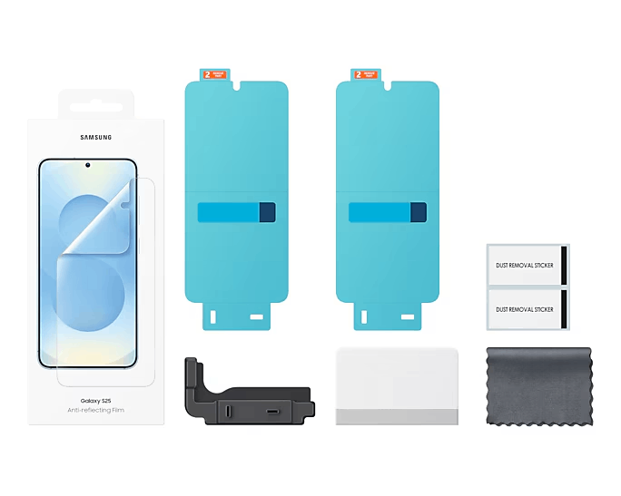 Un kit de protector de pantalla que contiene protectores de pantalla, un paño de limpieza y otros accesorios, sobre un fondo blanco.