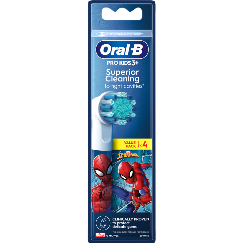 Un paquete de cabezales de cepillo de dientes con diseño de Spiderman, con cuatro cabezales, en blanco.