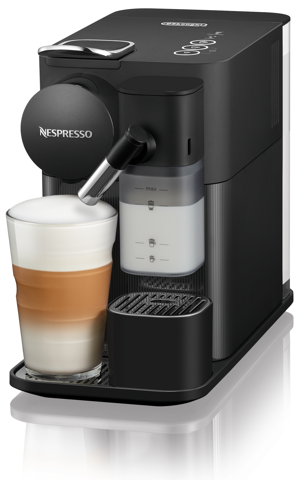 Fekete Nespresso kávéfőző, rétegzett kávéval a pohárban.