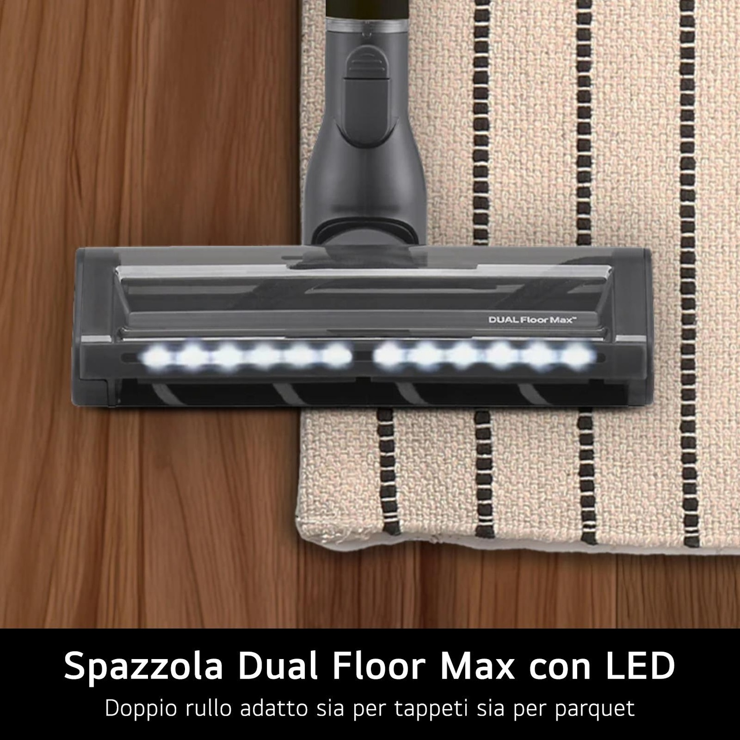 Testina aspirapolvere su tappeto, con il testo 'Spazzola Dual Floor Max con LED'.