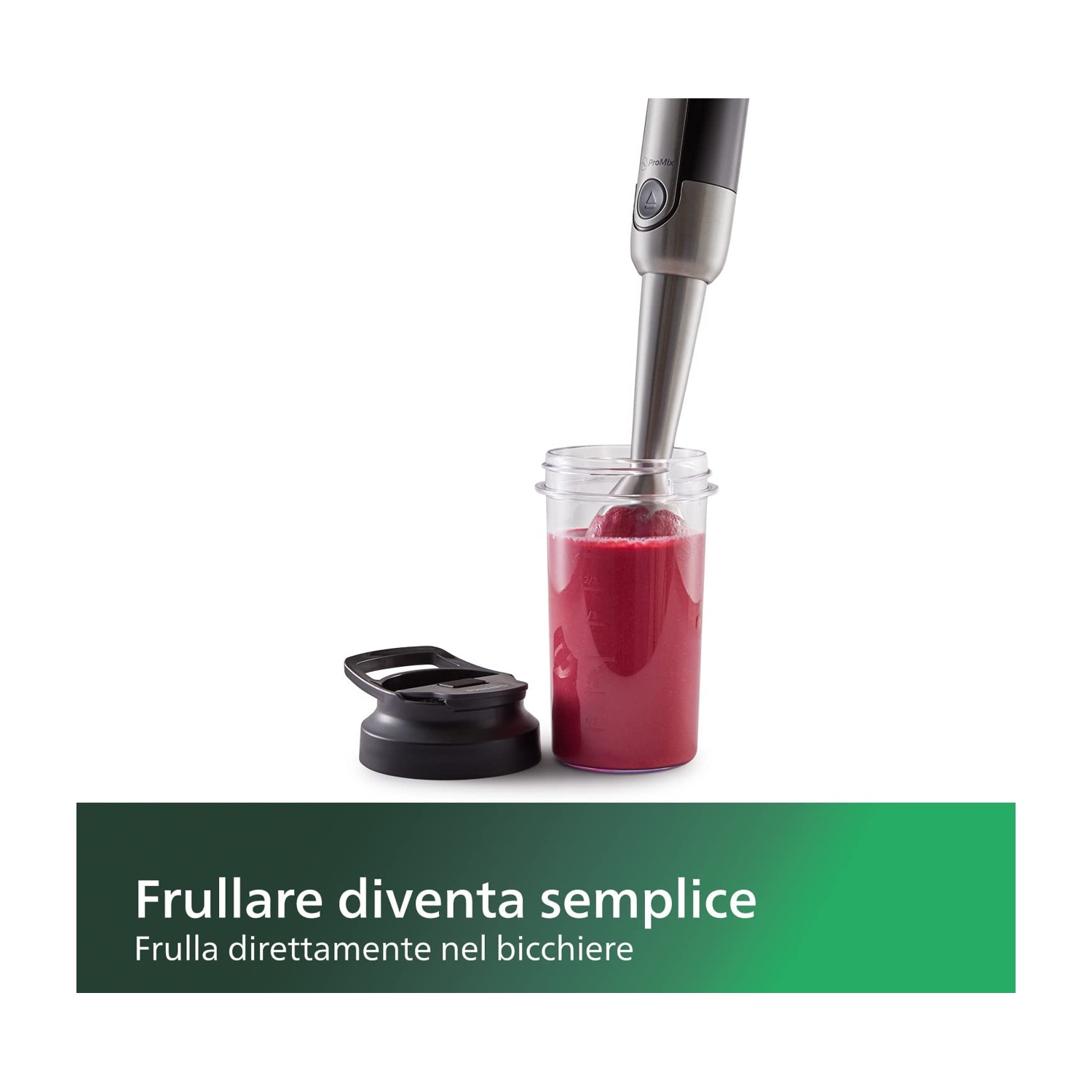 Frullatore a immersione in un bicchiere, che miscela liquido rosso. Testo: 'Frullare diventa semplice'.