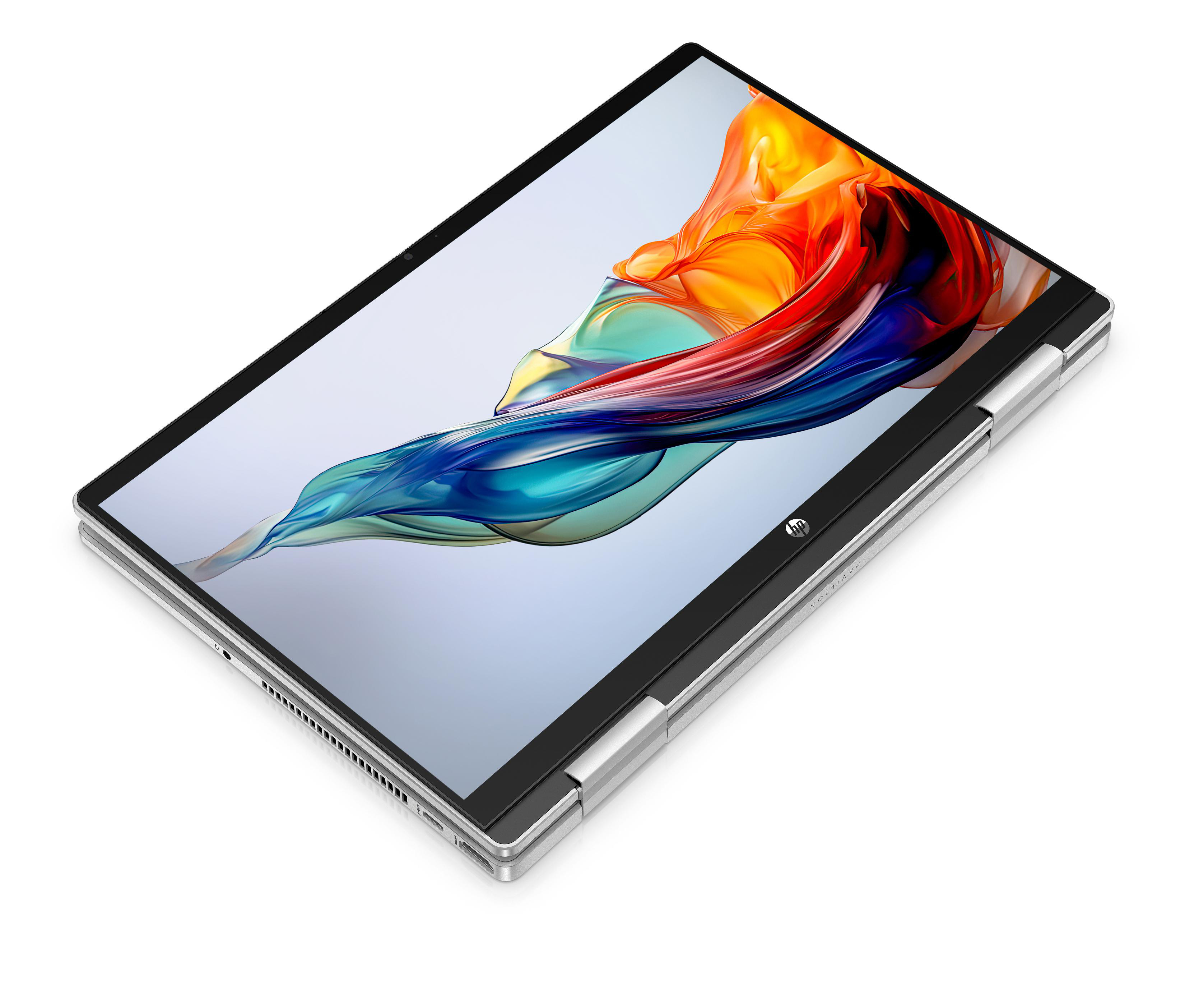 Schräge Ansicht eines silbernen Laptops mit farbenfroher Bildschirmanzeige, auf weißem Hintergrund.