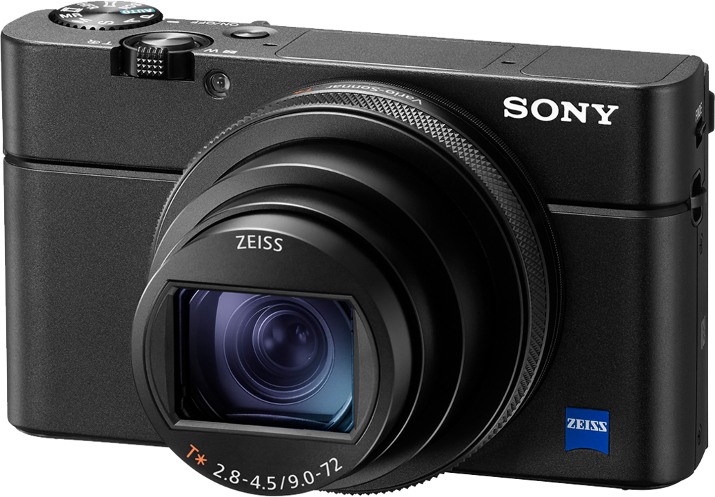 Fotocamera Sony nera, obiettivo centrato, su bianco.
